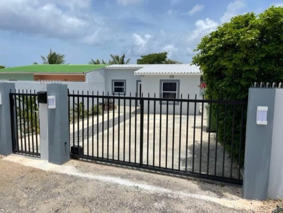 Villa Susanna 3 Bedroom 2 Bathroom House Sleeps 6Plus Willemstad Exterior foto